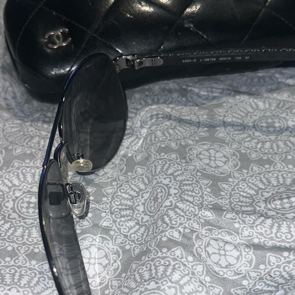 Glasses - Picture 2 of 11